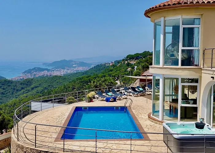 Joie De Vivre Willa Lloret de Mar