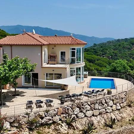 Вилла Joie De Vivre Льорет-де-Мар